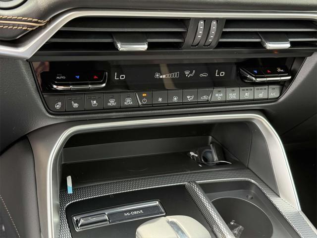 Photo of 2025 Platinum Mazda CX-90