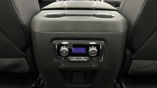 Photo of 2025 Summit White GMC Yukon XL