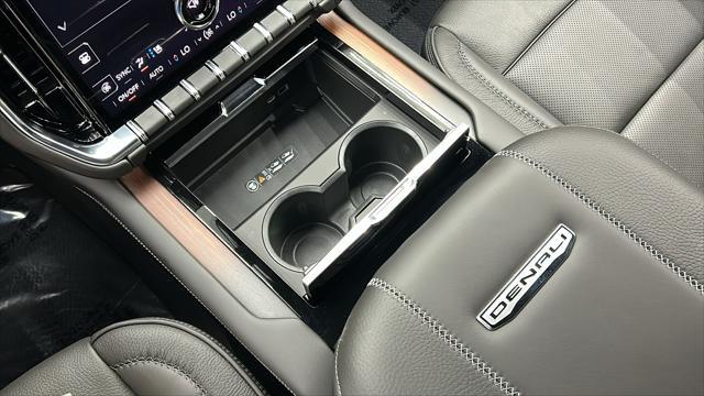 Photo of 2025 Summit White GMC Yukon XL