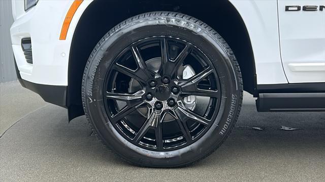 Photo of 2025 Summit White GMC Yukon XL