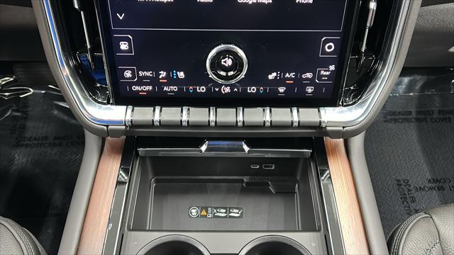 Photo of 2025 Summit White GMC Yukon XL