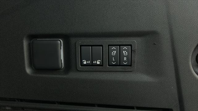Photo of 2025 Summit White GMC Yukon XL