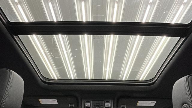 Photo of 2025 Summit White GMC Yukon XL
