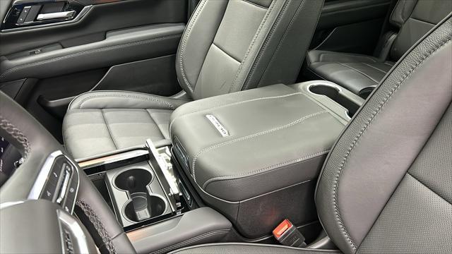 Photo of 2025 Summit White GMC Yukon XL