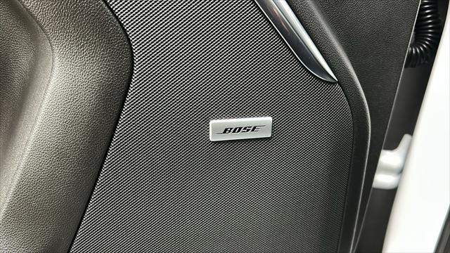 Photo of 2025 Summit White GMC Yukon XL