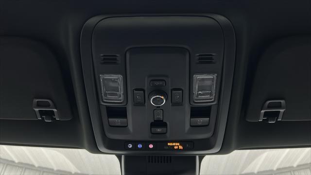 Photo of 2025 Summit White GMC Yukon XL