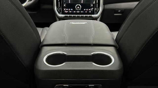 Photo of 2025 Summit White GMC Yukon XL