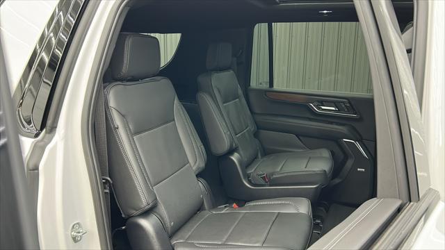 Photo of 2025 Summit White GMC Yukon XL