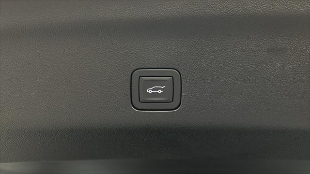 Photo of 2025 Summit White GMC Yukon XL