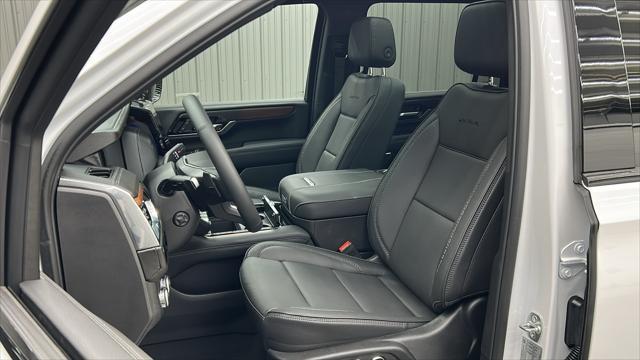 Photo of 2025 Summit White GMC Yukon XL