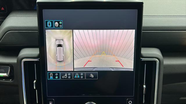 Photo of 2025 Summit White GMC Yukon XL