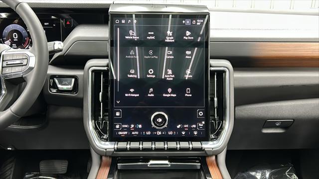 Photo of 2025 Summit White GMC Yukon XL