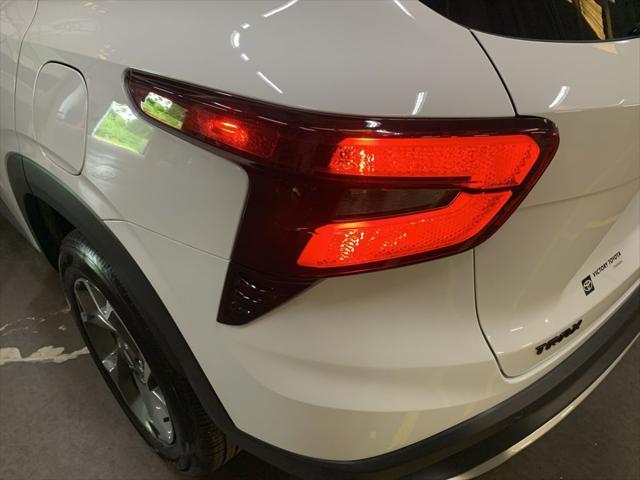 Photo of 2024 Summit White Chevrolet Trax