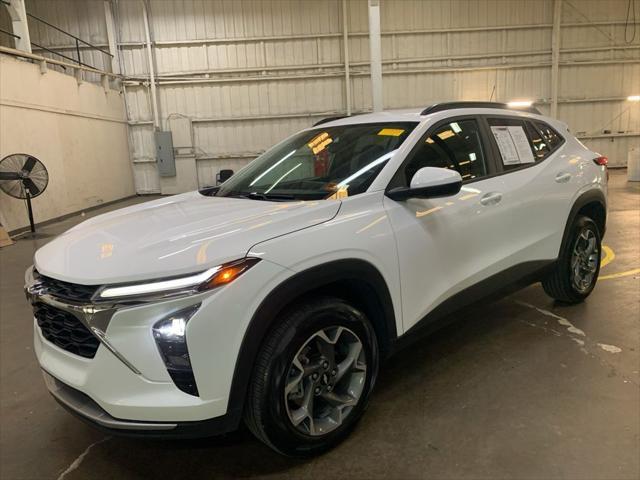 Photo of 2024 Summit White Chevrolet Trax