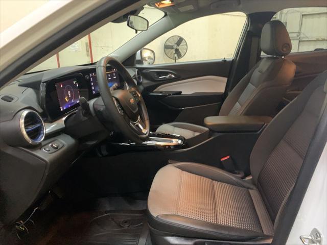 Photo of 2024 Summit White Chevrolet Trax