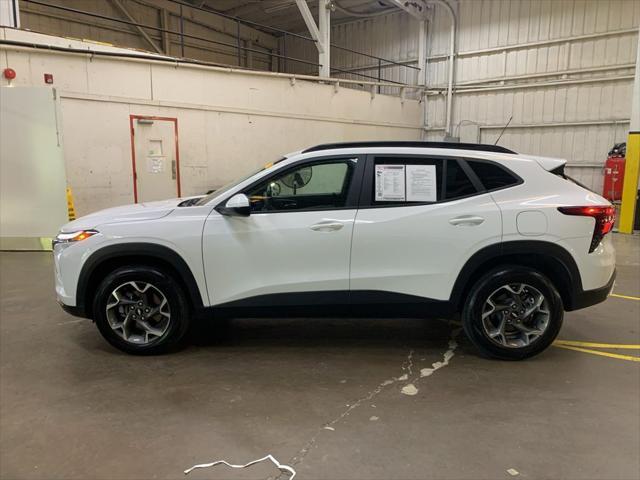 Photo of 2024 Summit White Chevrolet Trax
