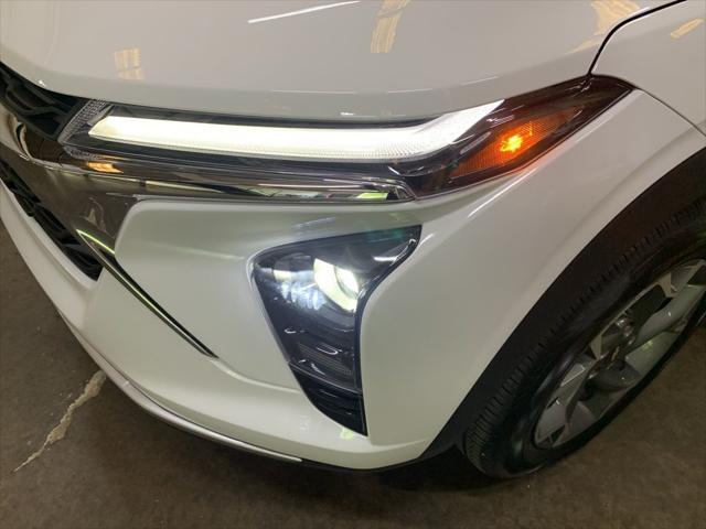 Photo of 2024 Summit White Chevrolet Trax