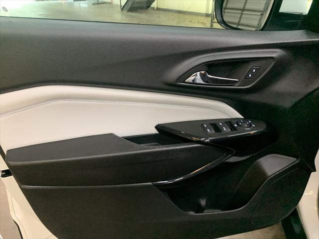 Photo of 2024 Summit White Chevrolet Trax