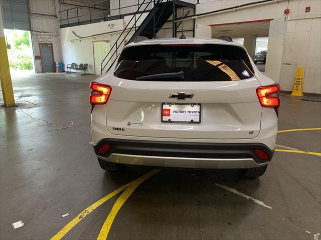 Photo of 2024 Summit White Chevrolet Trax