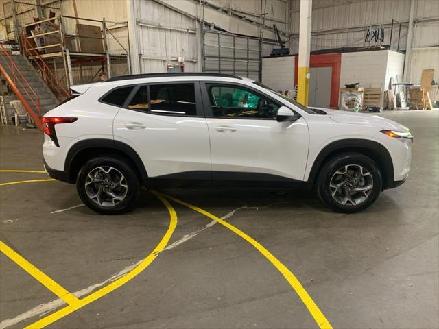 Photo of 2024 Summit White Chevrolet Trax