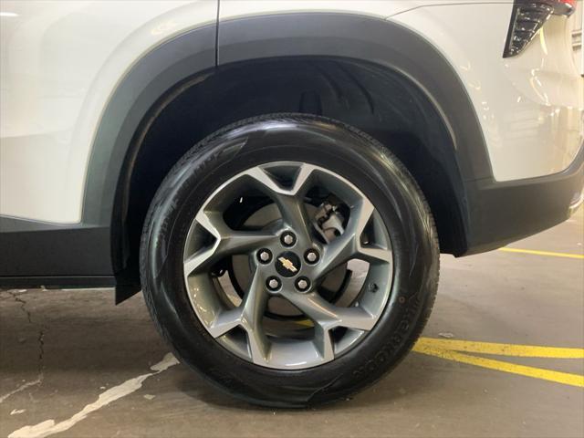 Photo of 2024 Summit White Chevrolet Trax
