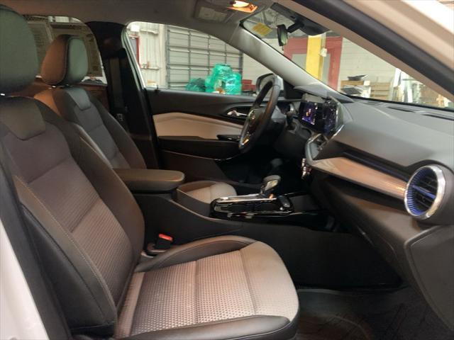 Photo of 2024 Summit White Chevrolet Trax