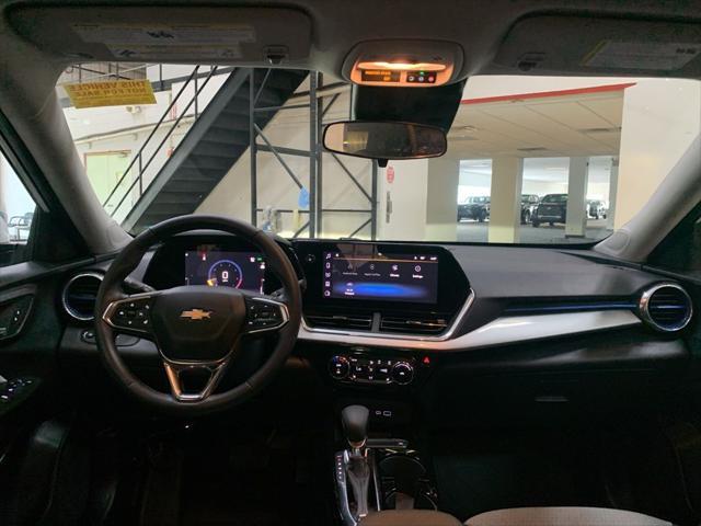 Photo of 2024 Summit White Chevrolet Trax