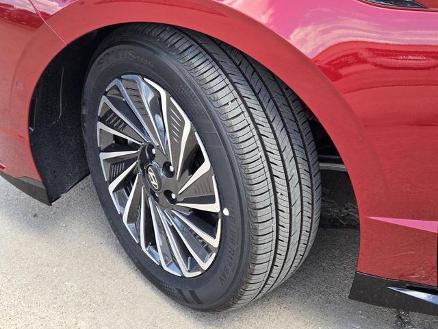Photo of 2025 Ultimate red Hyundai SONATA Hybrid