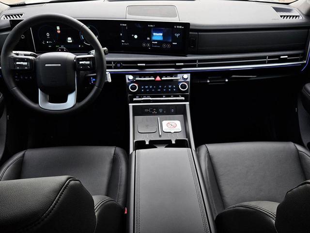 Photo of 2025 Shimmering Silver Hyundai SANTA FE