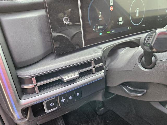 Photo of 2025 Shimmering Silver Hyundai SANTA FE
