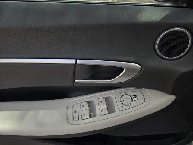 Photo of 2025 Abyss Black Hyundai SONATA