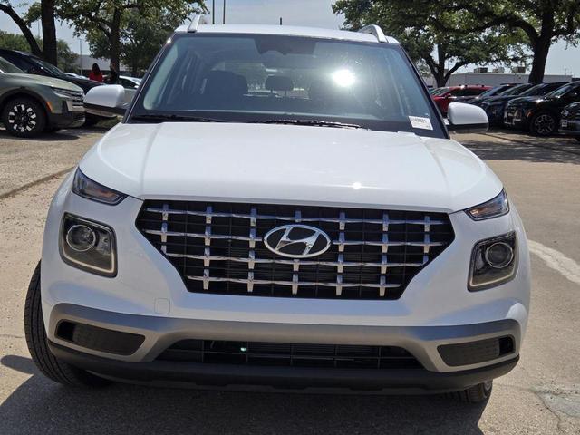 Photo of 2025 Lunar White Hyundai VENUE