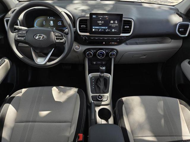 Photo of 2025 Lunar White Hyundai VENUE