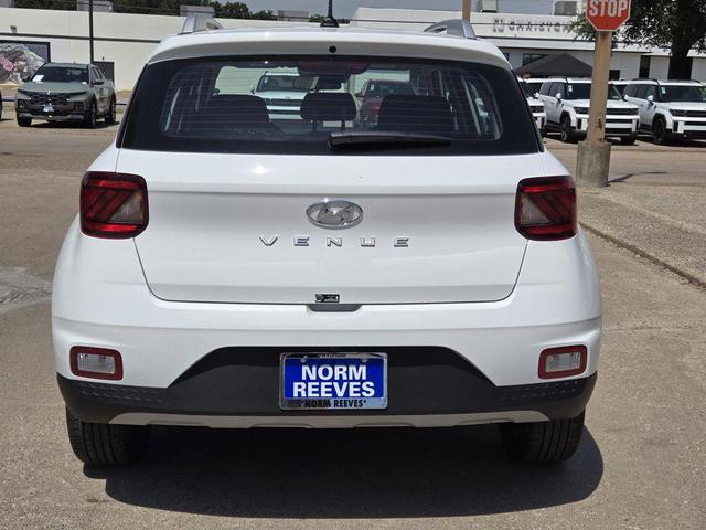 Photo of 2025 Lunar White Hyundai VENUE