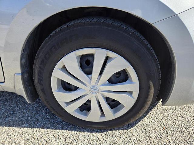 Photo of 2022 Brilliant Silver Metallic Nissan Versa