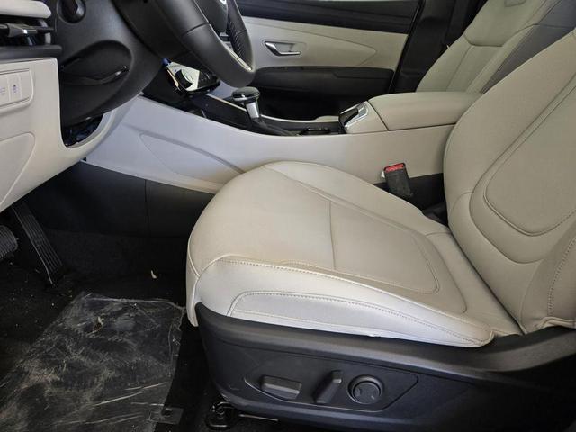 Photo of 2025 White Pearl Hyundai TUCSON