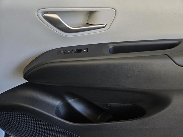 Photo of 2025 White Pearl Hyundai TUCSON