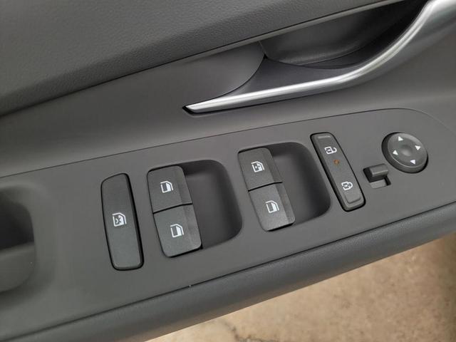 Photo of 2025 Serenity White Hyundai ELANTRA