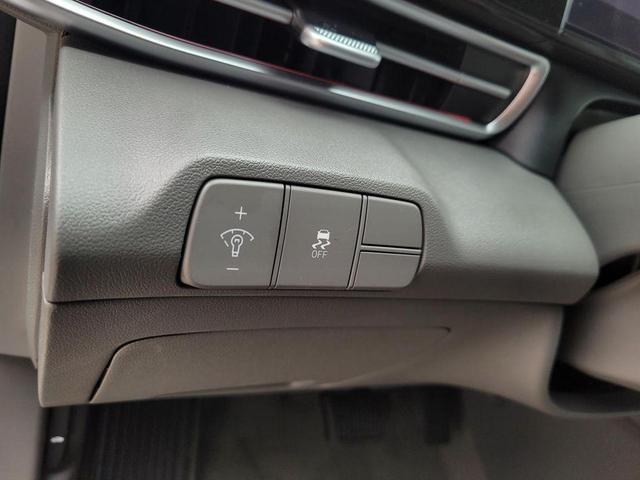 Photo of 2025 Serenity White Hyundai ELANTRA