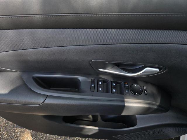 Photo of 2025 Creamy White Pearl Hyundai TUCSON Hybrid