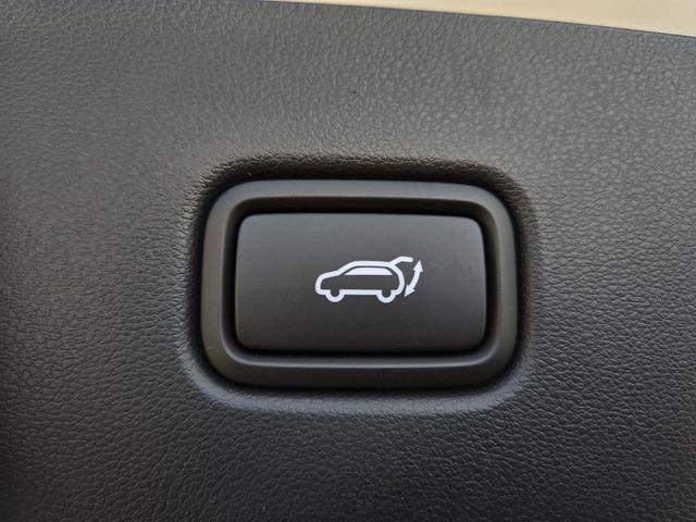 Photo of 2025 Creamy White Pearl Hyundai TUCSON Hybrid