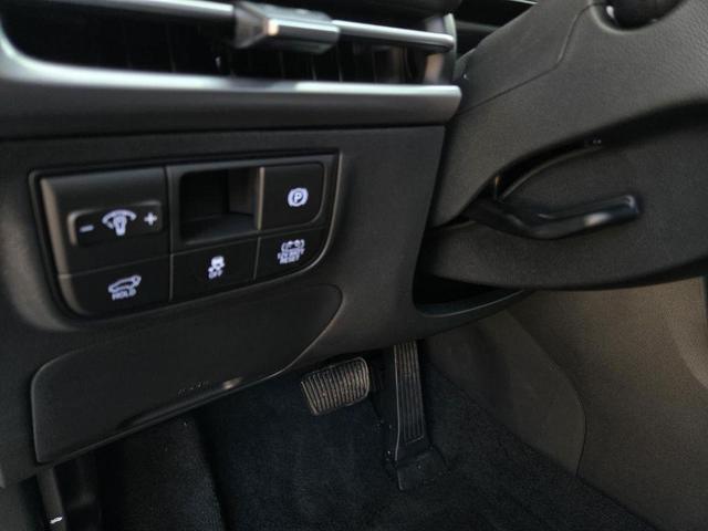 Photo of 2025 Creamy White Pearl Hyundai TUCSON Hybrid