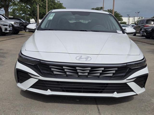 Photo of 2025 Serenity White Hyundai ELANTRA