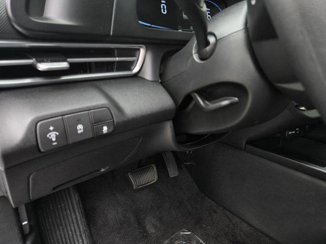Photo of 2025 Serenity White Hyundai ELANTRA