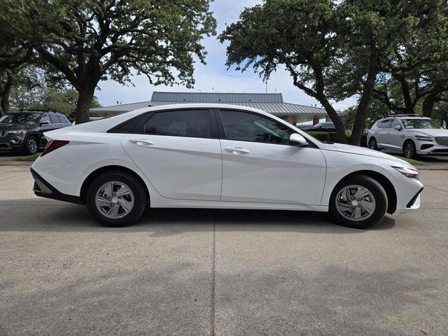 Photo of 2025 Serenity White Hyundai ELANTRA