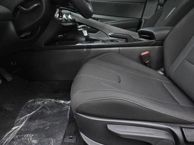 Photo of 2025 Serenity White Hyundai ELANTRA