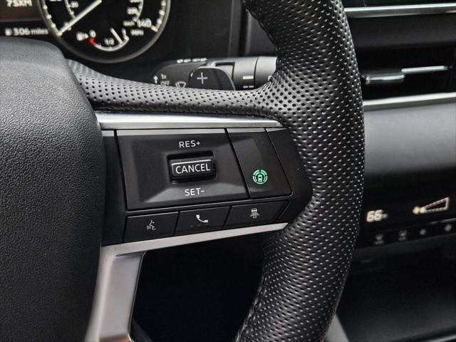 Photo of 2023 White Diamond Mitsubishi Outlander