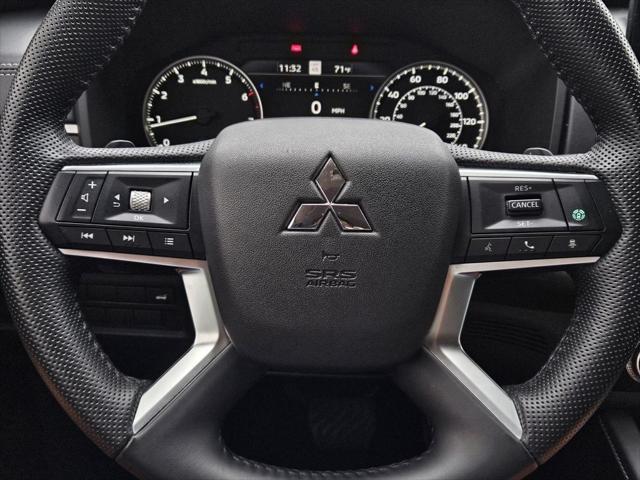 Photo of 2023 White Diamond Mitsubishi Outlander