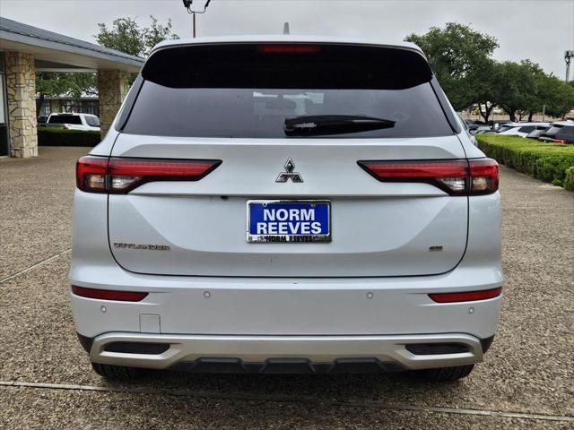 Photo of 2023 White Diamond Mitsubishi Outlander