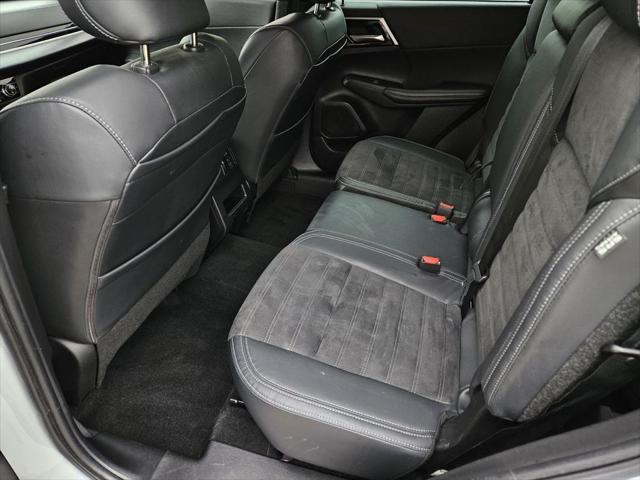 Photo of 2023 White Diamond Mitsubishi Outlander